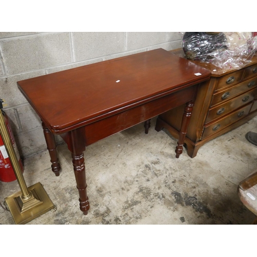 539 - VICTORIAN TURNOVER LEAF TEA TABLE