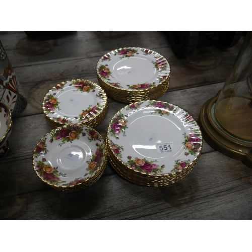 551 - LOT OF OLD COUNTRY ROSE PLATES