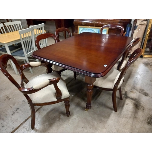 555 - VICTORIAN STYLE DINING TABLE & 6 CHAIRS