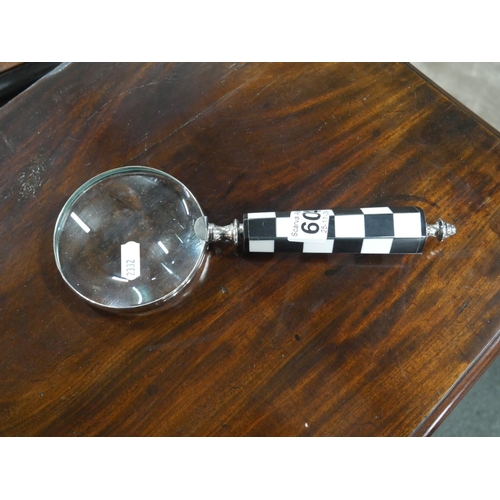 604 - LARGE MAGNIFYING GLASS