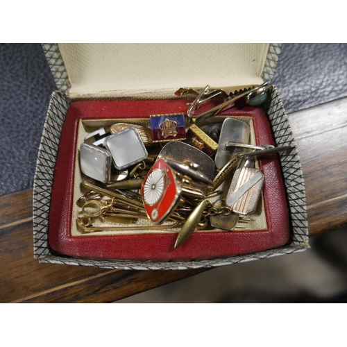 608 - BOX OF JEWELLERY