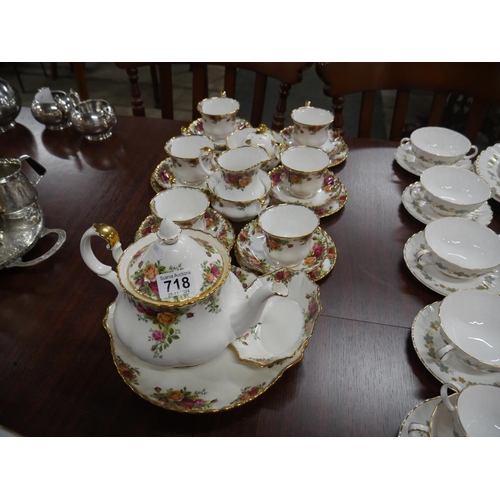 718 - OLD COUNTRY ROSE SET