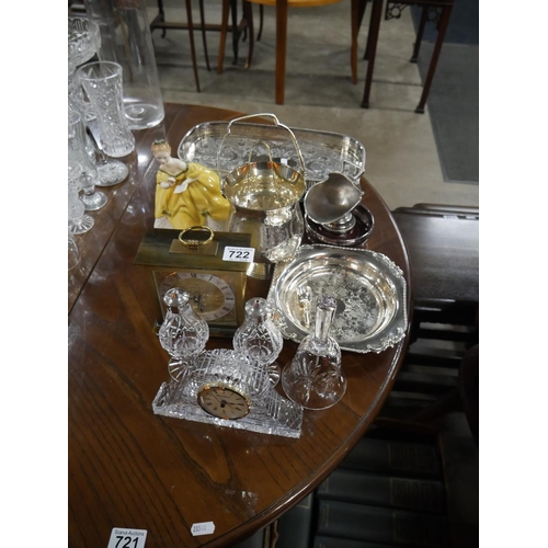 722 - PART TABLE LOT