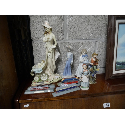 762 - LOT OF FIGURINES ETC