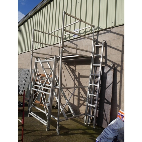 36 - ALUMINIUM SCAFFOLDING TOWER