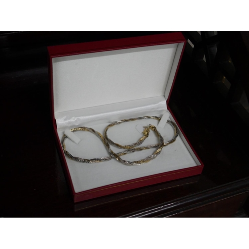 457 - GOLD PLATED NECKLACE