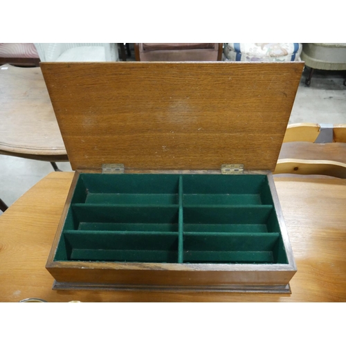 657 - OLD PISTOL BOX