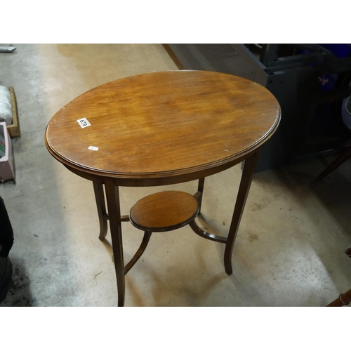 679 - OCCASIONAL TABLE