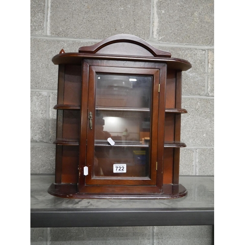 722 - DISPLAY CASE