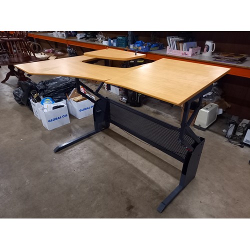 683 - ADJUSTABLE WORK STATION