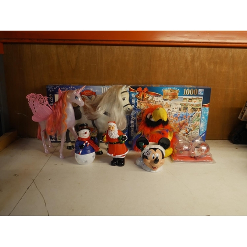 726 - LOT OF TOYS