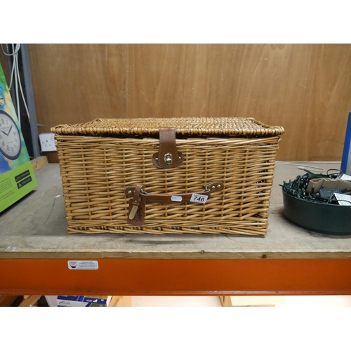 746 - HAMPER BASKET