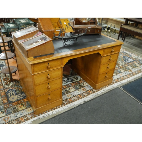 364 - VICTORIAN OAK PEDESTAL DESK