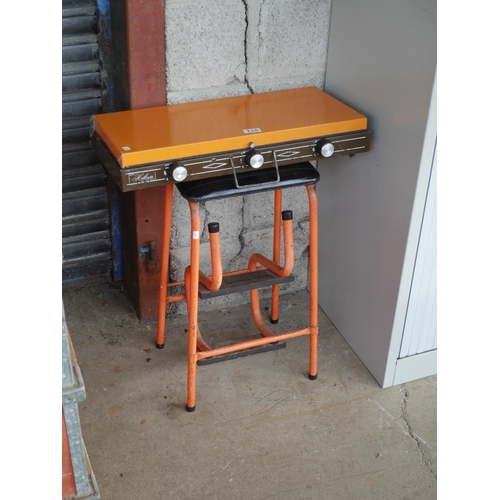 115 - CAMPING STOVE & STOOL