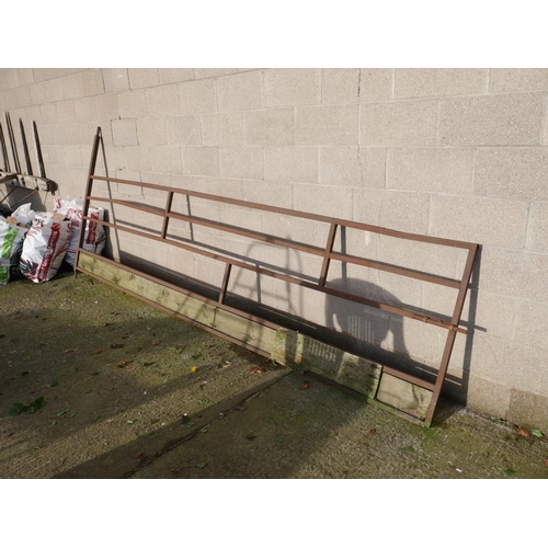 32 - SHEEP FEEDING GATE - APPROX 12 FT