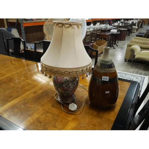 439 - ORIENTAL TABLE LAMP & DECORATIVE VASE