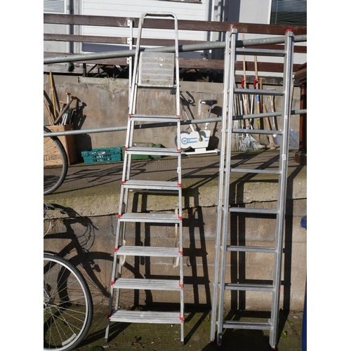 118 - STEP LADDER