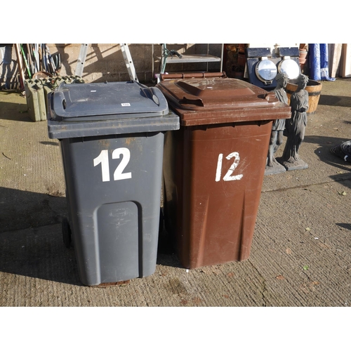 122 - 2 WHEELIE BINS