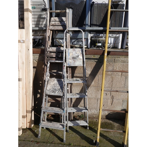 71 - 3 STEP LADDERS