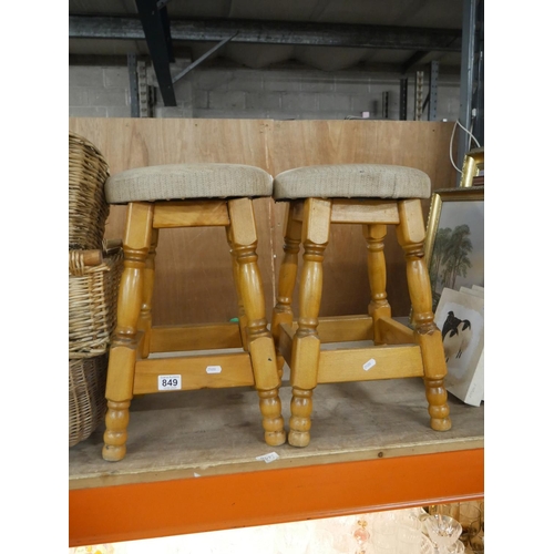 849 - 2 STOOLS