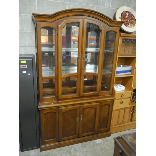 844 - DISPLAY CABINET