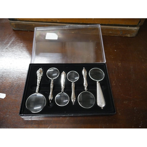 882 - MAGNIFYING GLASS SET