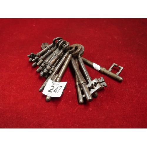 247 - BUNCH OF OLD KEYS