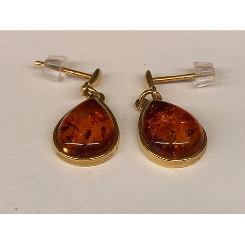329 - 9CT BALTIC AMBER STUD EARRINGS
