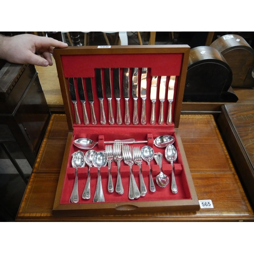 566 - CANTEEN OF CUTLERY