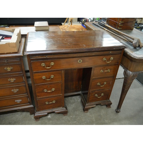 570 - MAHOGANY KNEEHOLE DESK