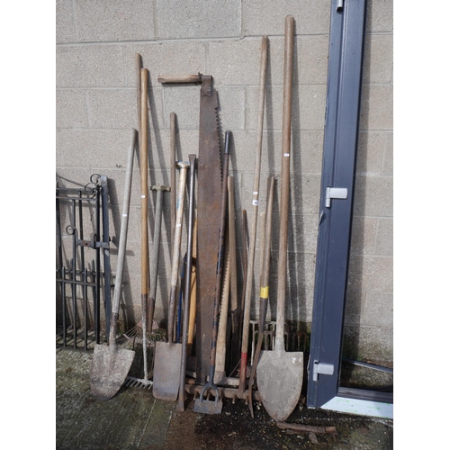 46 - LOT OF HAND TOOLS