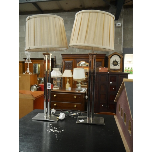 900 - PAIR OF TABLE LAMPS