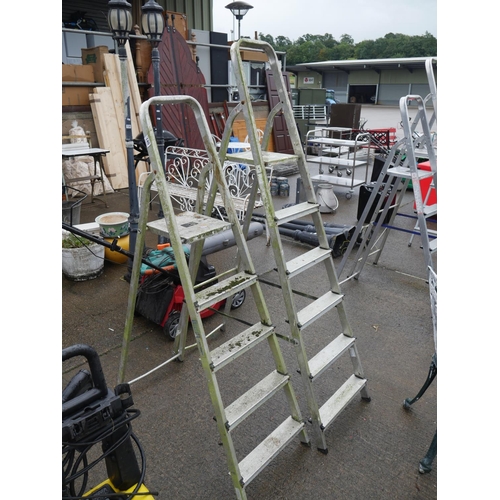140 - 2X STEPLADDERS