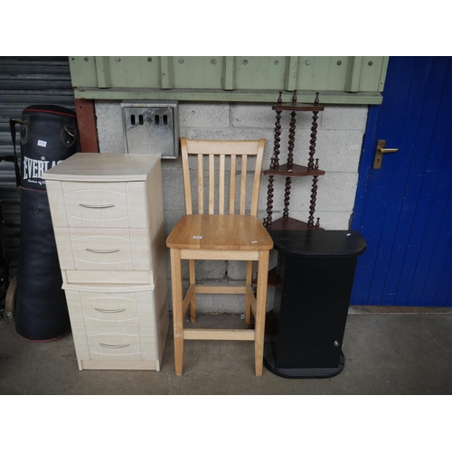 218 - LOT OF OCCASIONAL FURNITURE