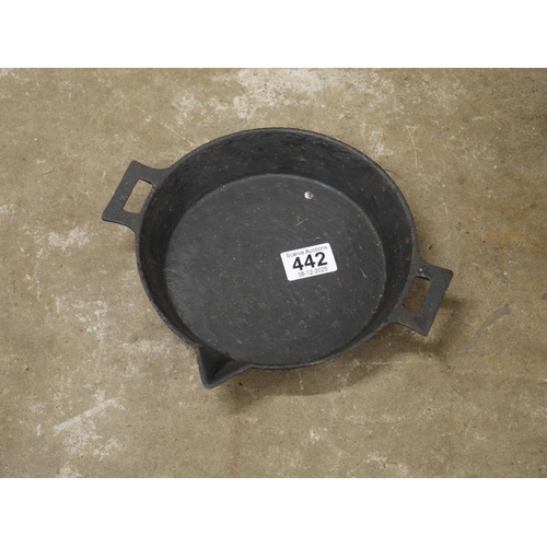 442 - OLD 6 INCH GRIDDLE PAN