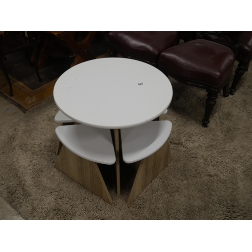 547 - CHILDS TABLE AND STOOLS