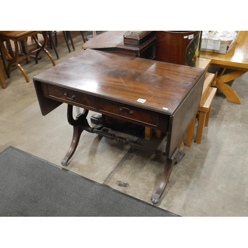 579 - MAHOGANY SOFA TABLE