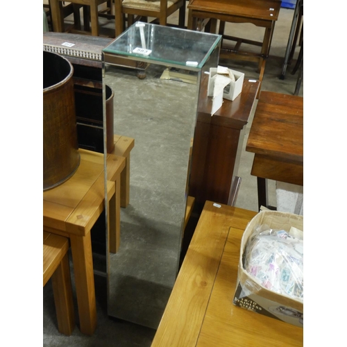 583 - MIRRORED PLANT STAND