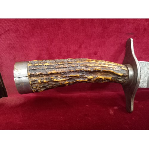 8 - HUNTING HANGER TOTAL LENGTH 24 INCHES