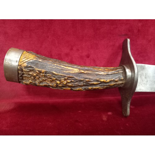 8 - HUNTING HANGER TOTAL LENGTH 24 INCHES