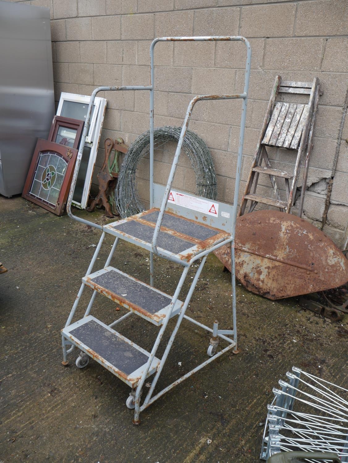 TROLLEY STEPS