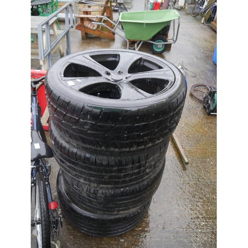 82 - SET OF ALLOYS WHEELS