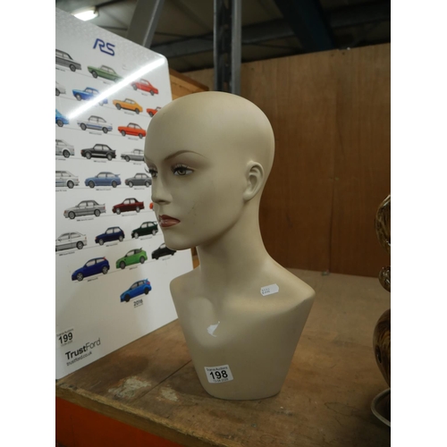 198 - MANNEQUIN HEAD