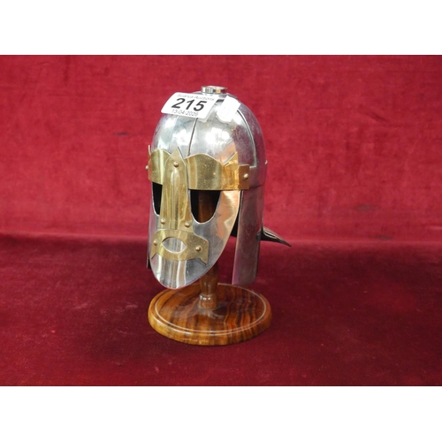 215 - MODEL KNIGHTS HELMET