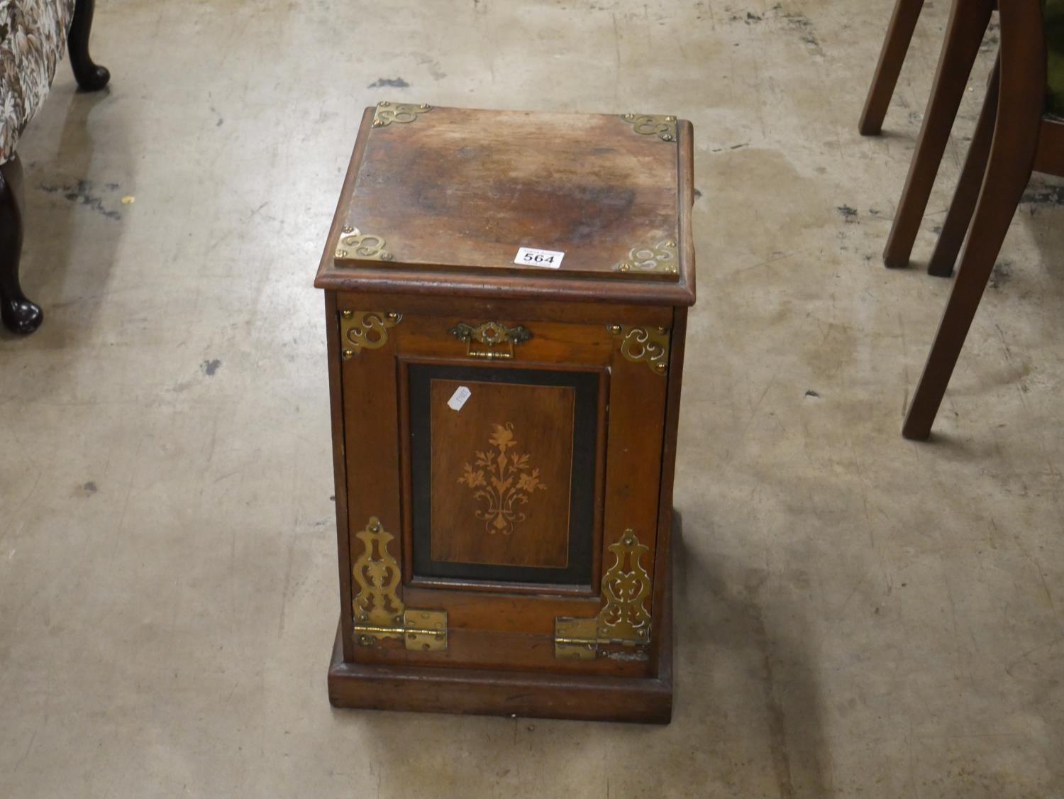 INLAID COAL LOCKER