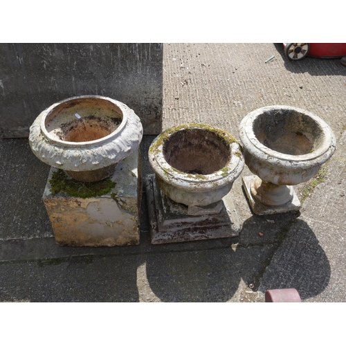 102 - LOT OF PLANTERS