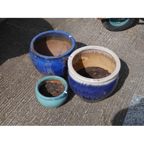 103 - LOT OF PLANTERS