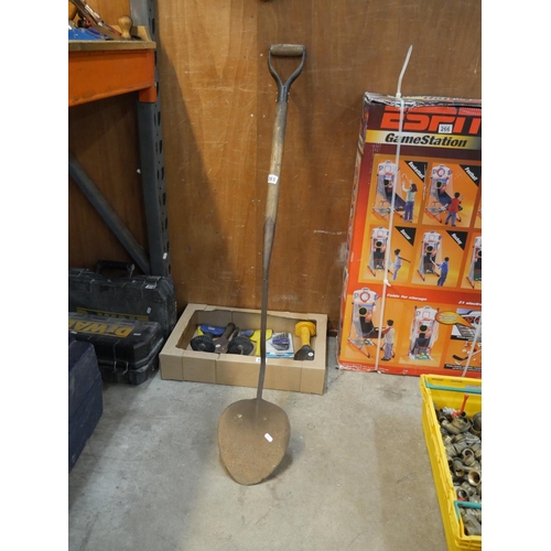 265 - UNUSUAL SPADE