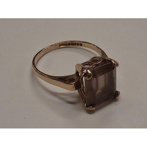 402 - 9CT SMOKY QUARTZ RING SIZE J