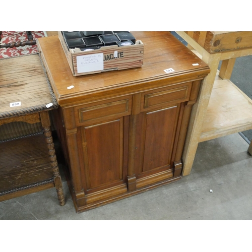 592 - VICTORIAN 2 DOOR CUPBOARD